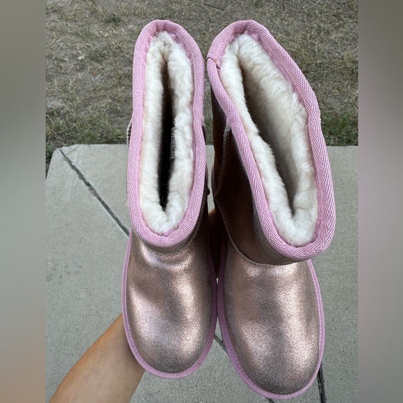 Light pink and gold dusted US 5 UGG boots - Picture 3 of 9